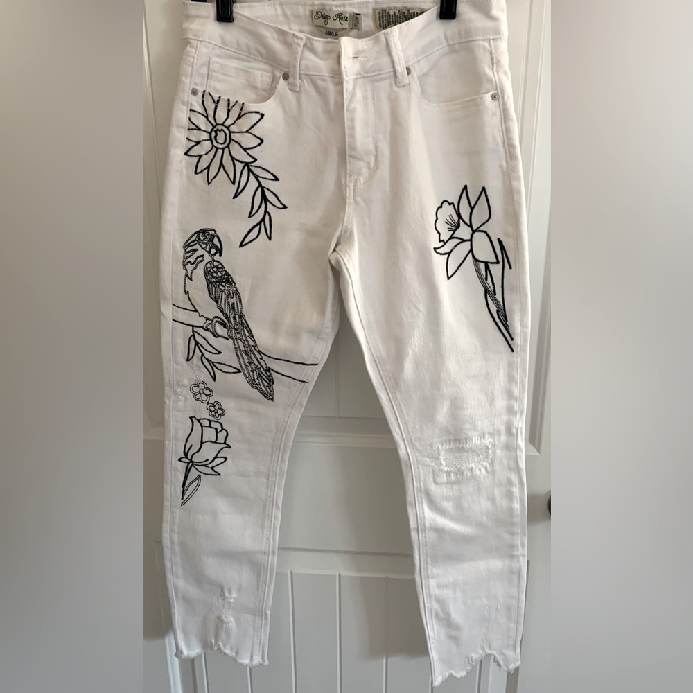 White blue jeans with design